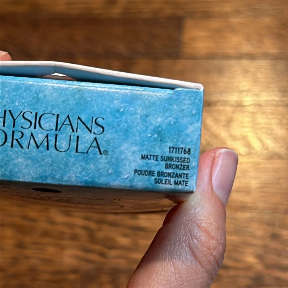 Physicians Formula Matte Monoi bronzer in submitted